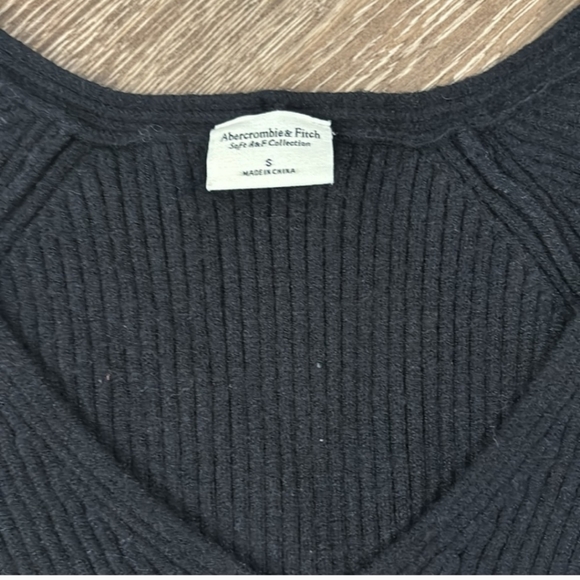 Abercrombie & Fitch Sweater - Picture 4 of 8